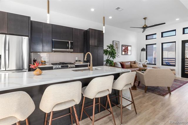 1703 Pallister 30, Detroit, MI 48206