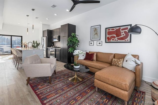 1703 Pallister 30, Detroit, MI 48206