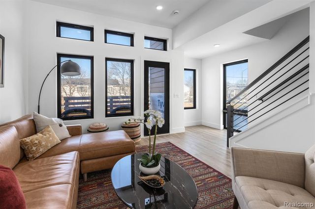 1703 Pallister 30, Detroit, MI 48206
