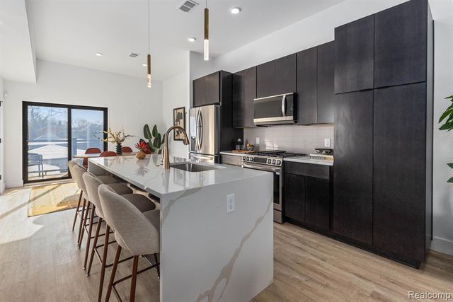 1703 Pallister 30, Detroit, MI 48206