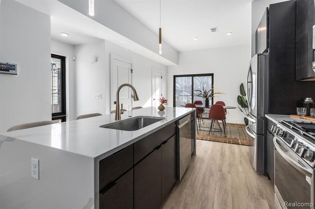 1703 Pallister 30, Detroit, MI 48206