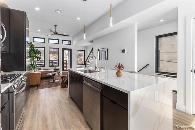 1703 Pallister 30, Detroit, MI 48206