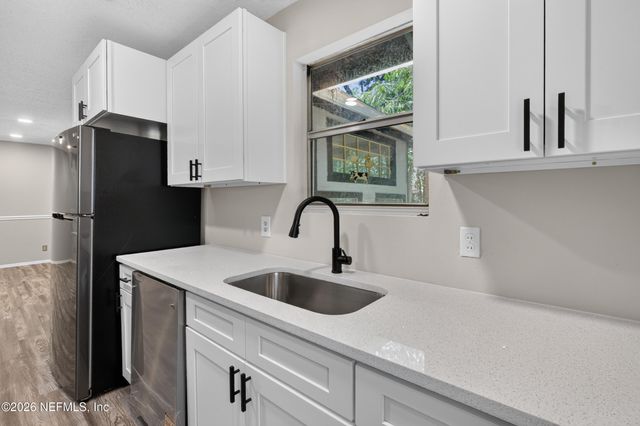 417 S PINE Avenue, Green Cove Springs, FL 32043