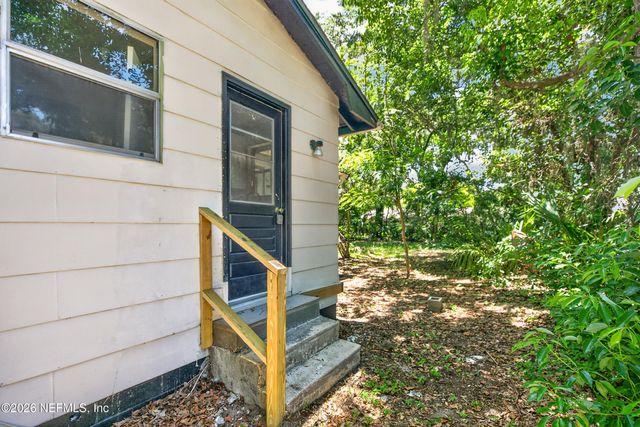 417 S PINE Avenue, Green Cove Springs, FL 32043