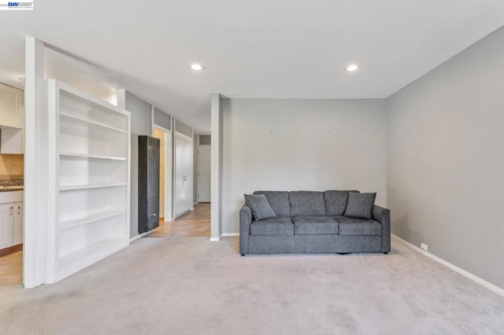 Image 10 of property listing at 2133 Donald Dr 18, Moraga, CA 94556