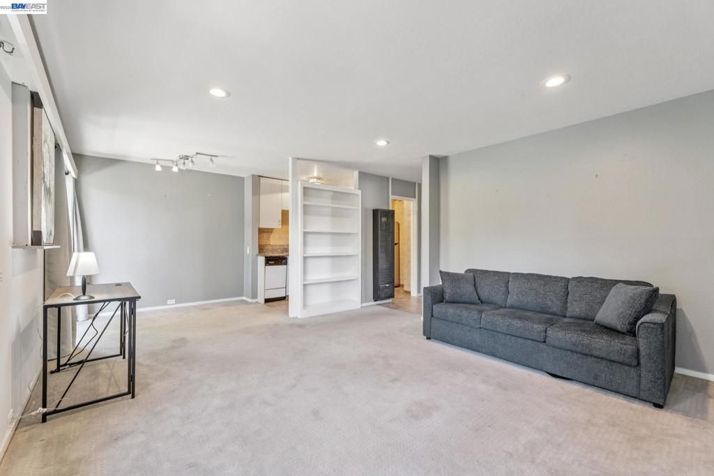 Image 11 of property listing at 2133 Donald Dr 18, Moraga, CA 94556
