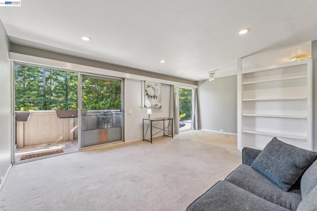 Image 13 of property listing at 2133 Donald Dr 18, Moraga, CA 94556