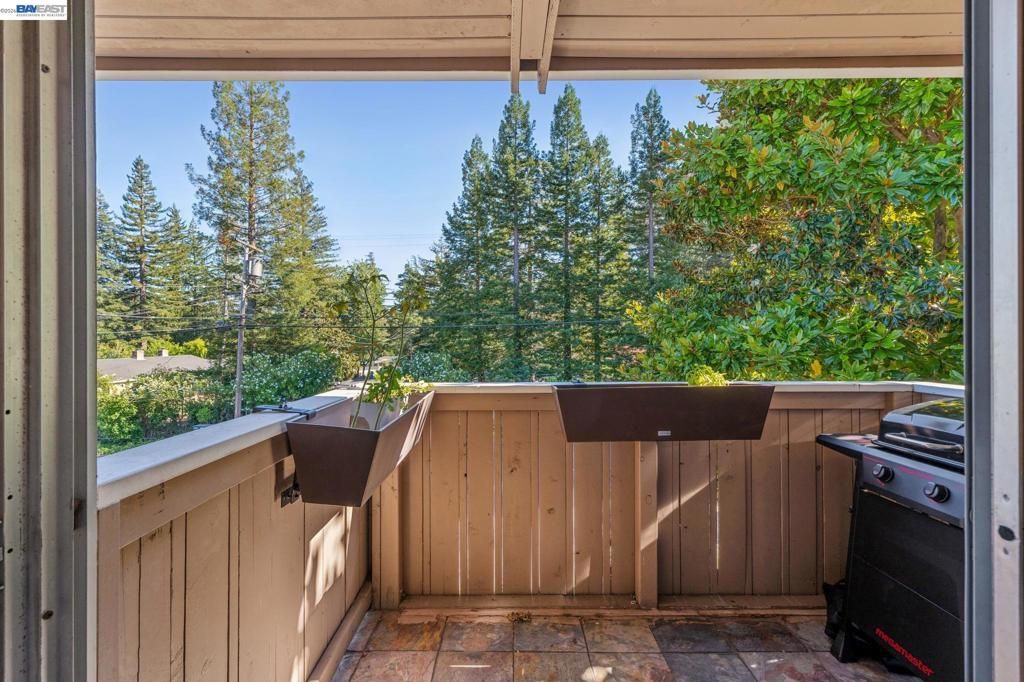 Image 14 of property listing at 2133 Donald Dr 18, Moraga, CA 94556