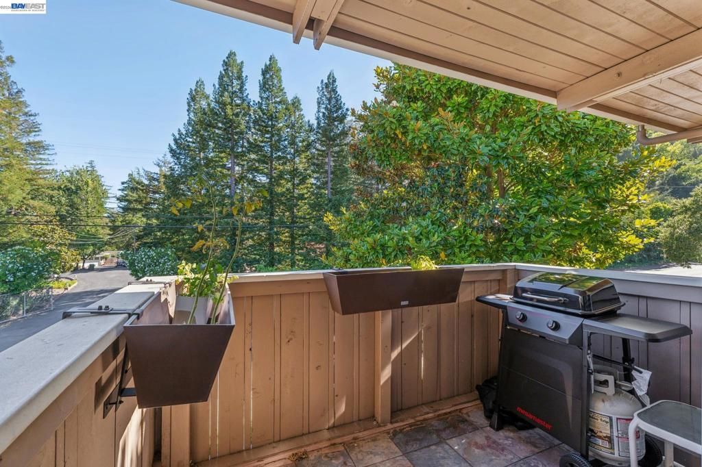 Image 15 of property listing at 2133 Donald Dr 18, Moraga, CA 94556