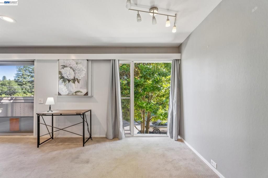 Image 20 of property listing at 2133 Donald Dr 18, Moraga, CA 94556