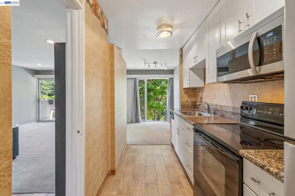Image 27 of property listing at 2133 Donald Dr 18, Moraga, CA 94556