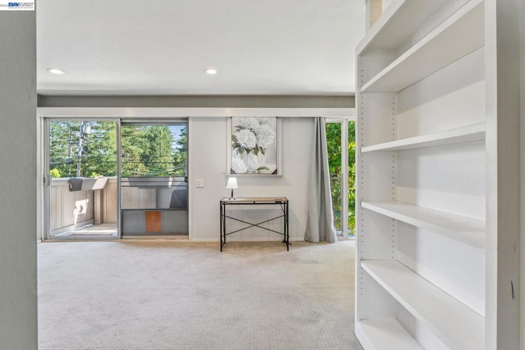 Image 3 of property listing at 2133 Donald Dr 18, Moraga, CA 94556