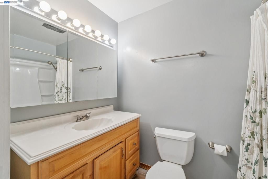 Image 32 of property listing at 2133 Donald Dr 18, Moraga, CA 94556