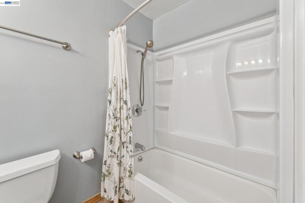 Image 33 of property listing at 2133 Donald Dr 18, Moraga, CA 94556