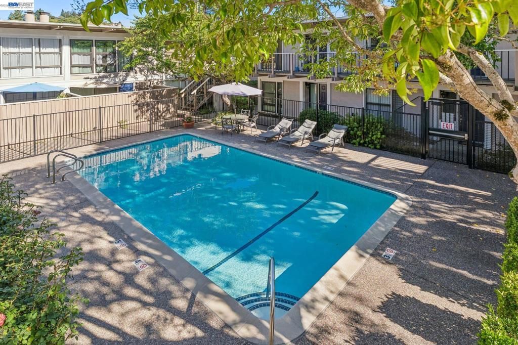 Image 37 of property listing at 2133 Donald Dr 18, Moraga, CA 94556