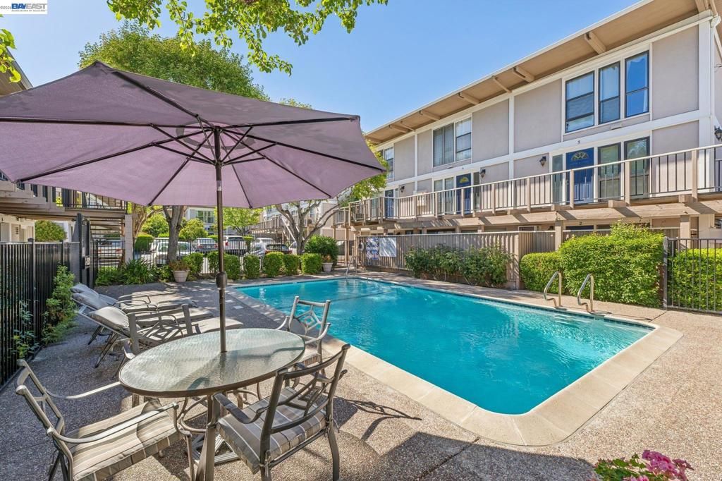 Image 39 of property listing at 2133 Donald Dr 18, Moraga, CA 94556