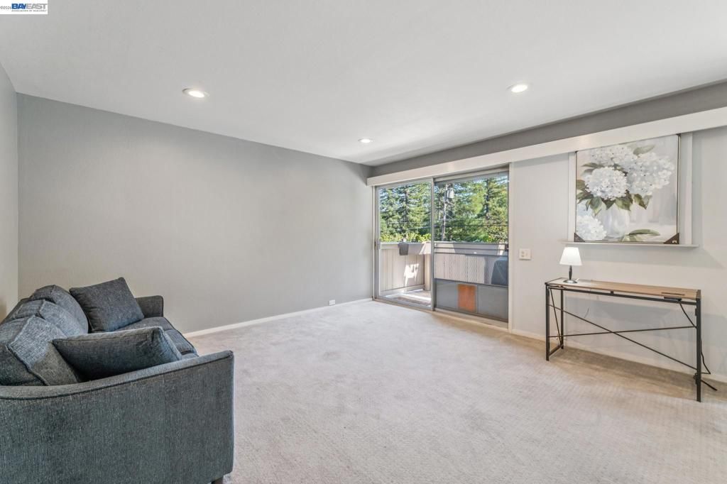 Image 4 of property listing at 2133 Donald Dr 18, Moraga, CA 94556