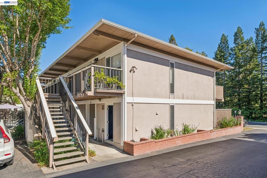 Image 40 of property listing at 2133 Donald Dr 18, Moraga, CA 94556