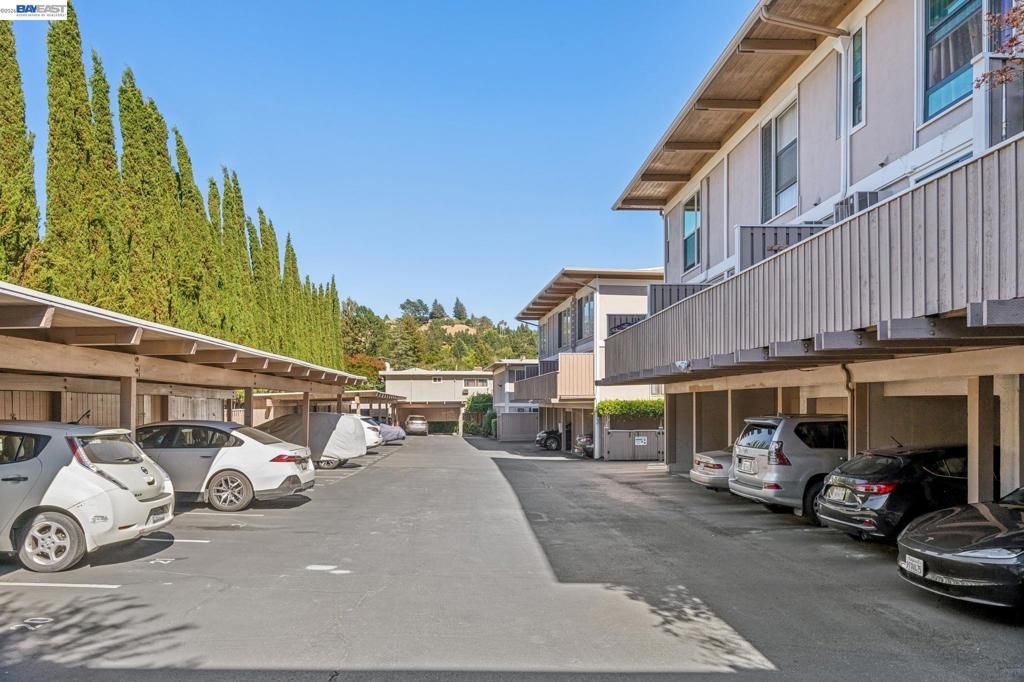 Image 41 of property listing at 2133 Donald Dr 18, Moraga, CA 94556