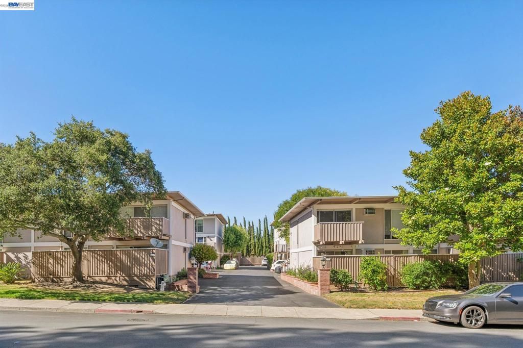 Image 43 of property listing at 2133 Donald Dr 18, Moraga, CA 94556