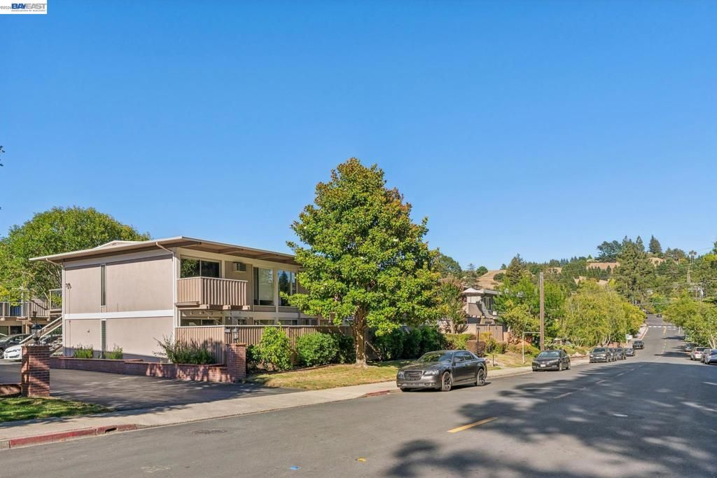 Image 44 of property listing at 2133 Donald Dr 18, Moraga, CA 94556