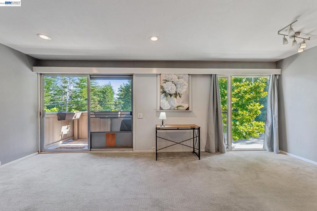 Image 6 of property listing at 2133 Donald Dr 18, Moraga, CA 94556