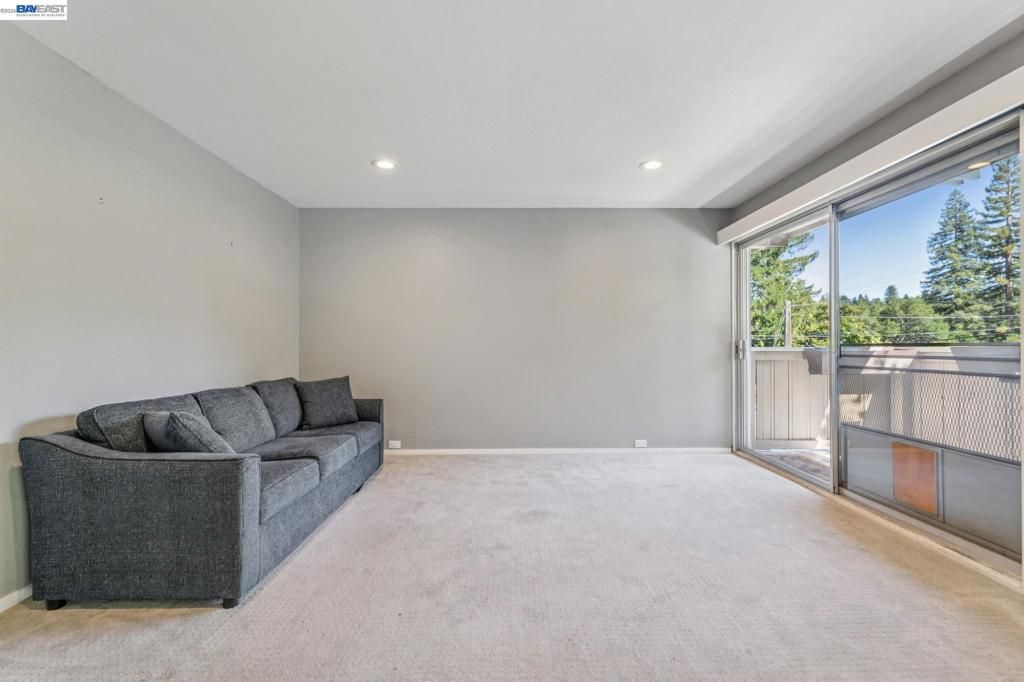 Image 7 of property listing at 2133 Donald Dr 18, Moraga, CA 94556