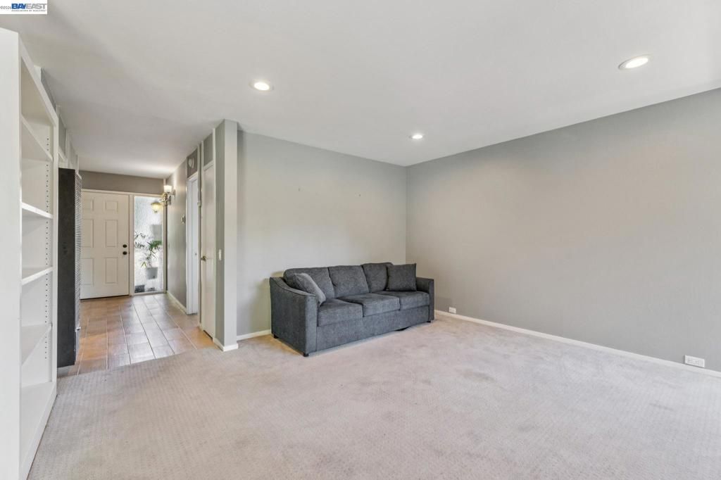 Image 9 of property listing at 2133 Donald Dr 18, Moraga, CA 94556