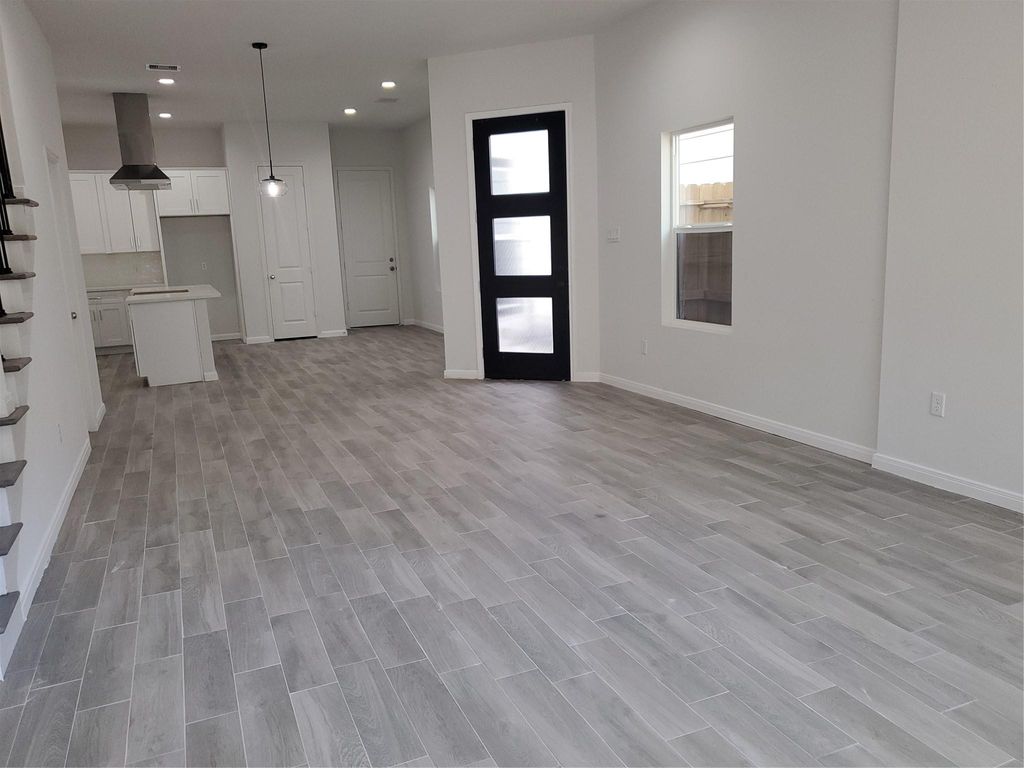 4012 Mckinley Street, Houston, TX 77051