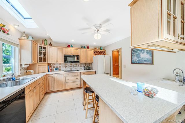1524 N Monroe Avenue, West Islip, NY 11795