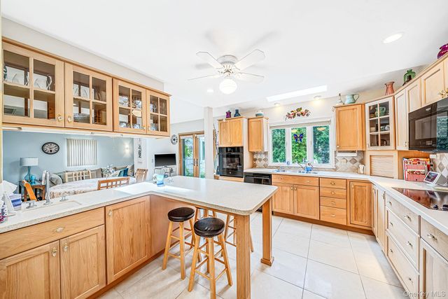 1524 N Monroe Avenue, West Islip, NY 11795