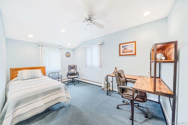 1524 N Monroe Avenue, West Islip, NY 11795