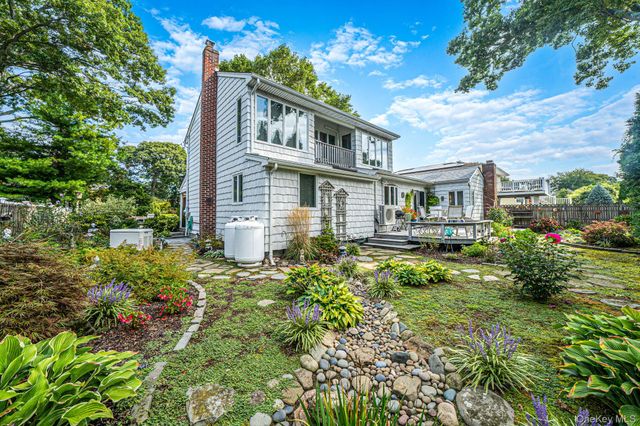 1524 N Monroe Avenue, West Islip, NY 11795