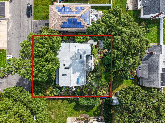 1524 N Monroe Avenue, West Islip, NY 11795