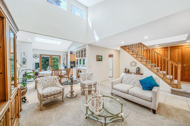 1524 N Monroe Avenue, West Islip, NY 11795
