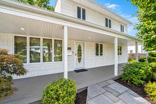 1524 N Monroe Avenue, West Islip, NY 11795