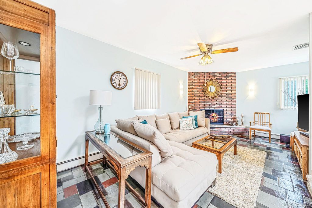 1524 N Monroe Avenue, West Islip, NY 11795 — photo 3