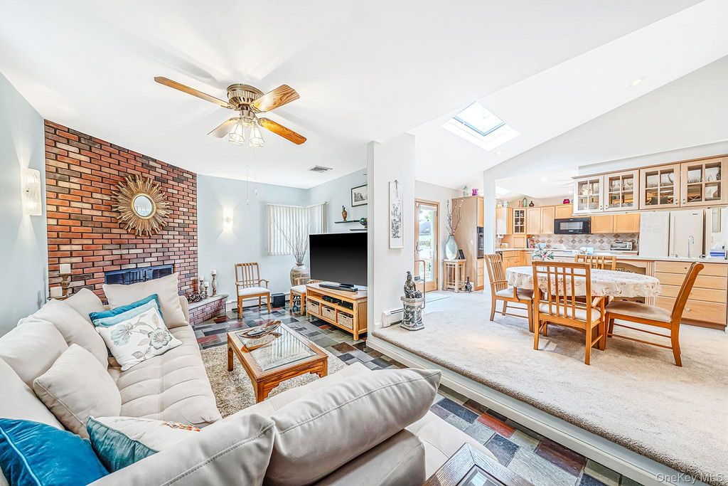 1524 N Monroe Avenue, West Islip, NY 11795 — photo 4