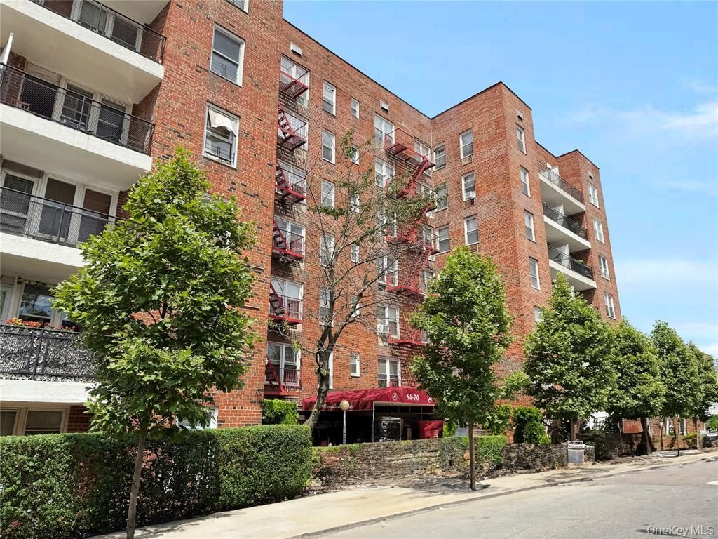84-70 129 St 6J, Kew Gardens, NY 11415