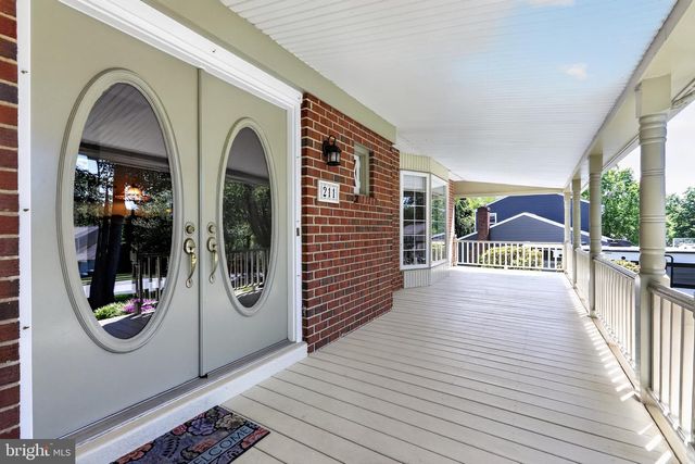 211 LOUIS DR, Exton, PA 19341