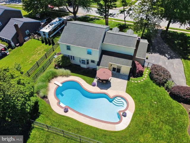 211 LOUIS DR, Exton, PA 19341