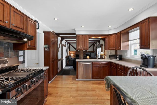211 LOUIS DR, Exton, PA 19341