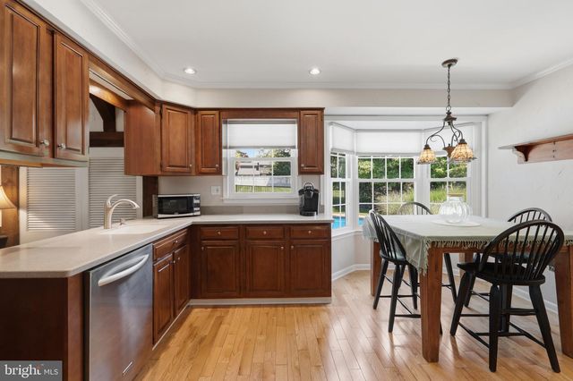 211 LOUIS DR, Exton, PA 19341