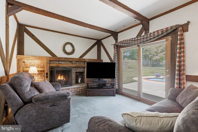 211 LOUIS DR, Exton, PA 19341