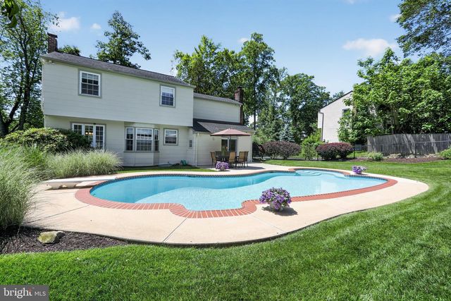 211 LOUIS DR, Exton, PA 19341