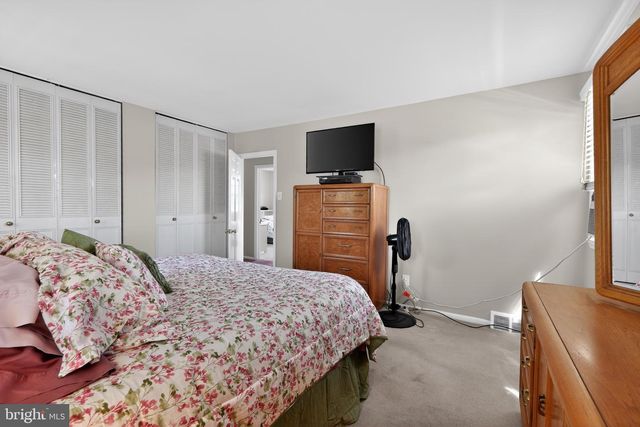 211 LOUIS DR, Exton, PA 19341