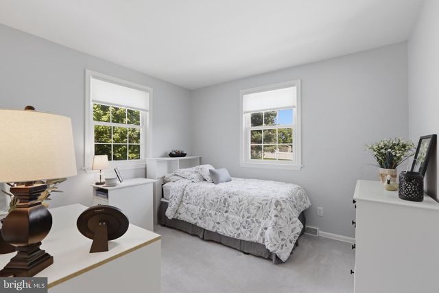 211 LOUIS DR, Exton, PA 19341