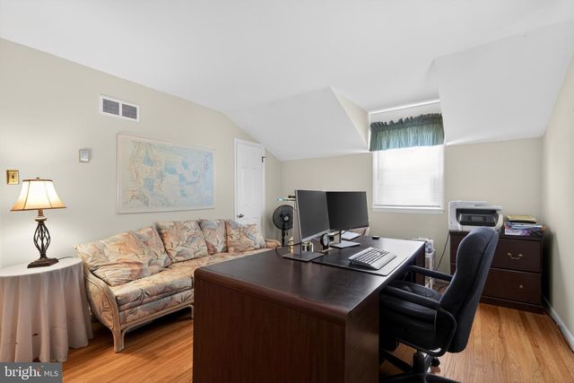 211 LOUIS DR, Exton, PA 19341