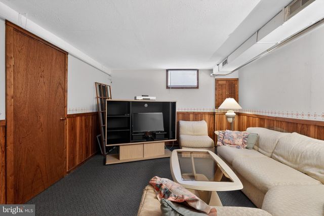211 LOUIS DR, Exton, PA 19341