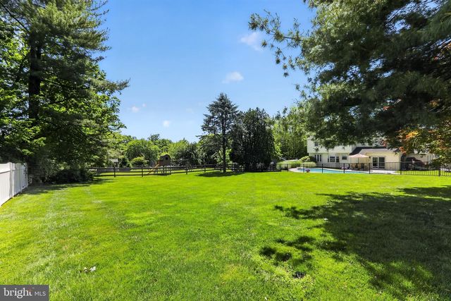 211 LOUIS DR, Exton, PA 19341